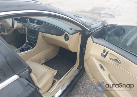 2008 Mercedes-Benz Cls 550 z USA, uszkodzony, nr VIN WDDDJ72XX8A132597